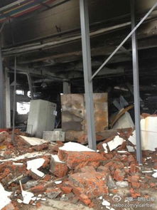 昆山工厂车间外墙被爆出2个大洞 所有玻璃碎裂